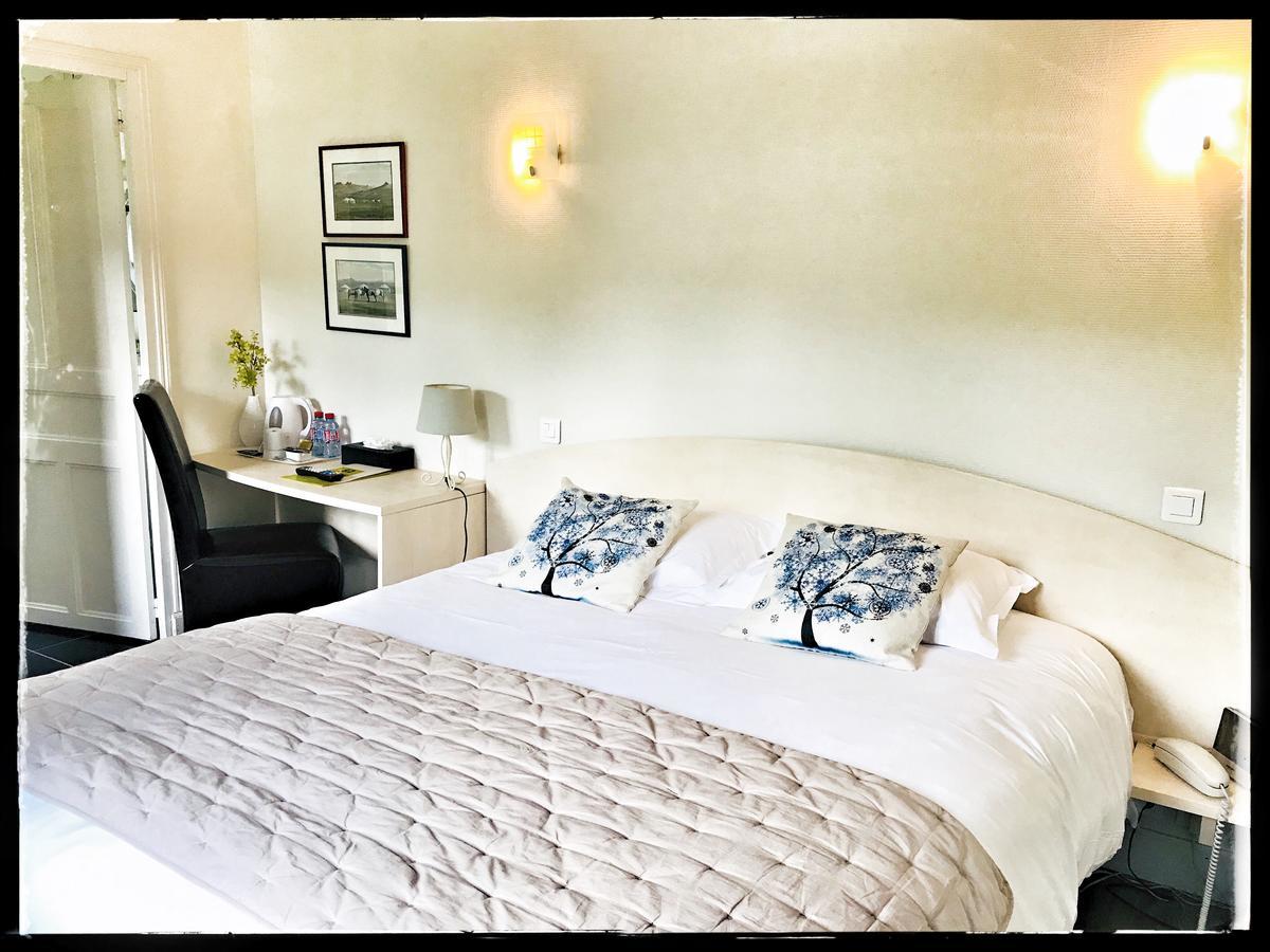 Logis Hotel La Foret Senonches Екстер'єр фото